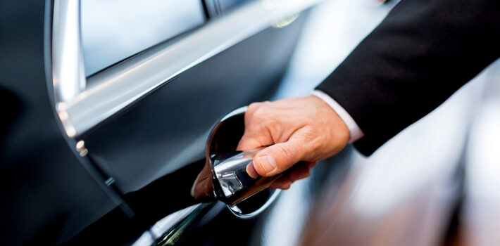 lisbon limousine opening door